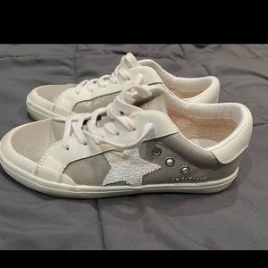 Like New vintage Havana Keren tennis shoes